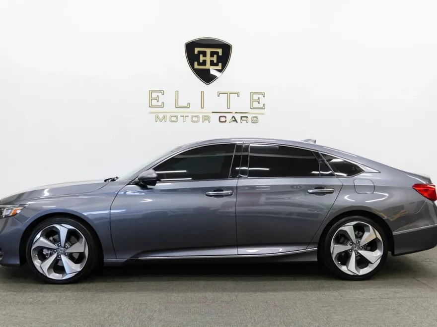 2020 Honda Accord Touring 2.0T photo 1