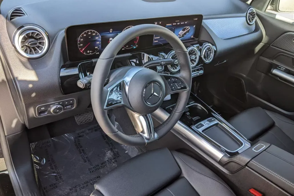 2025 Mercedes Benz GLA 250 4MATIC photo 1