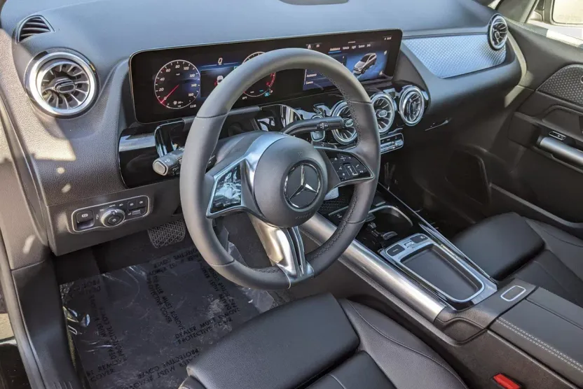 2025 Mercedes Benz GLA 250 4MATIC photo 1