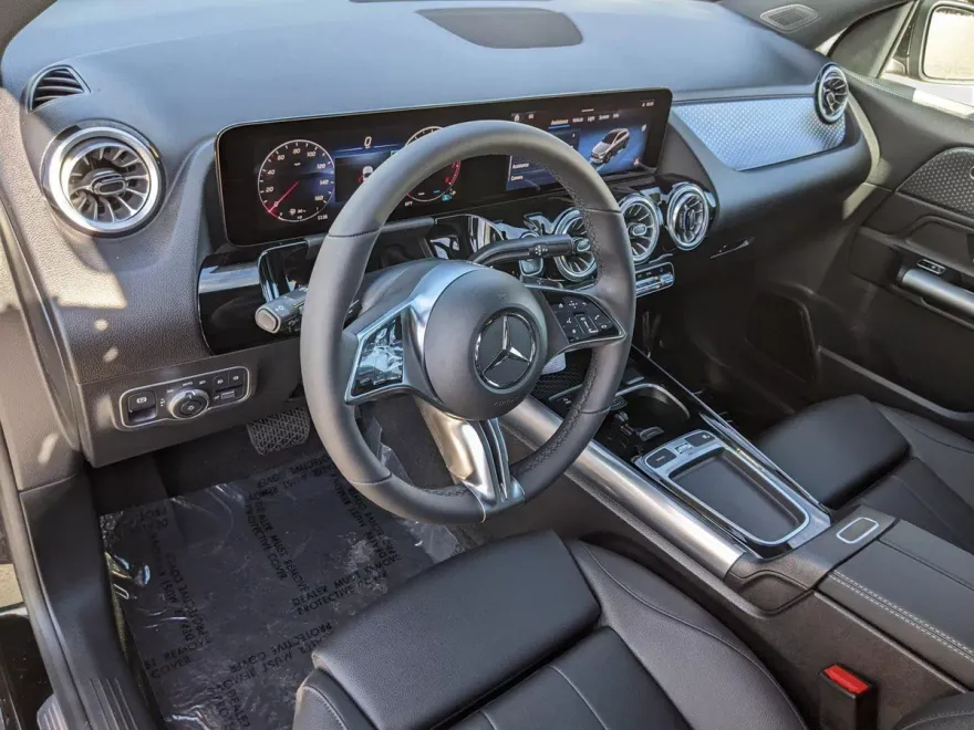 2025 Mercedes Benz GLA 250 4MATIC photo 1
