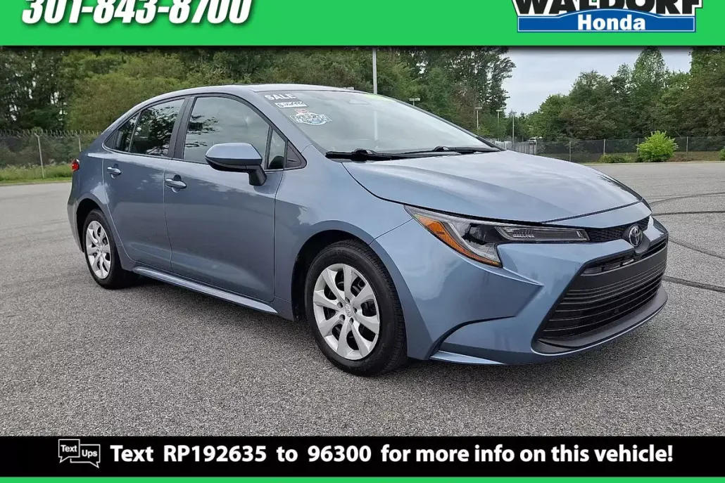 2024 Toyota Corolla LE photo 1