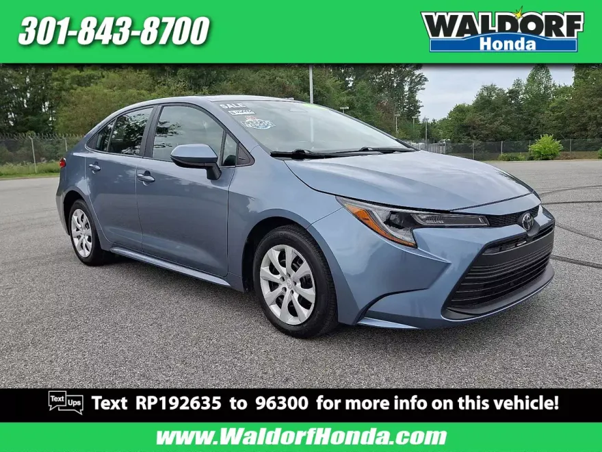2024 Toyota Corolla LE photo 1