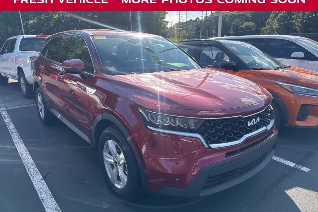 2023 Kia Sorento LX photo 1