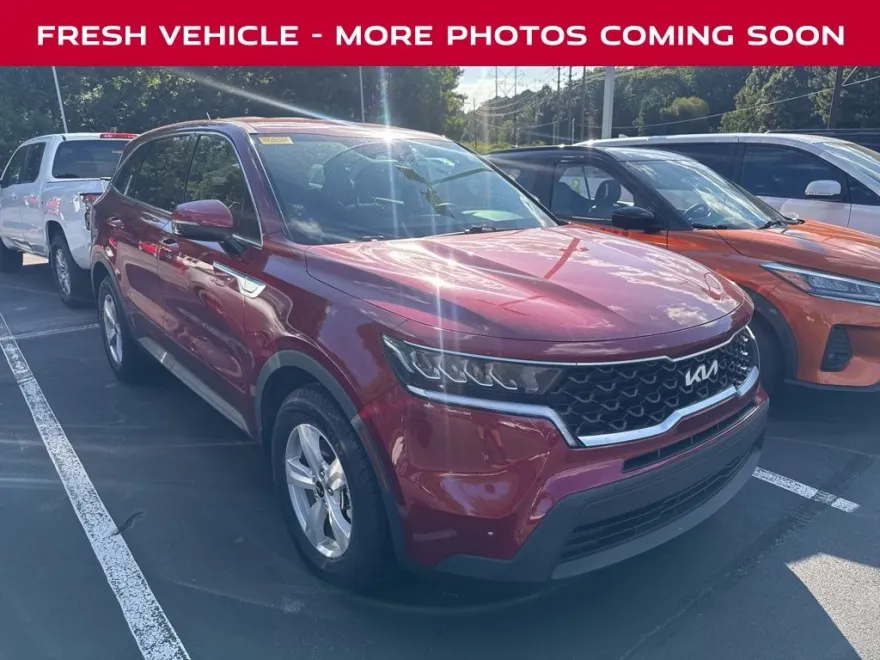 2023 Kia Sorento LX photo 1