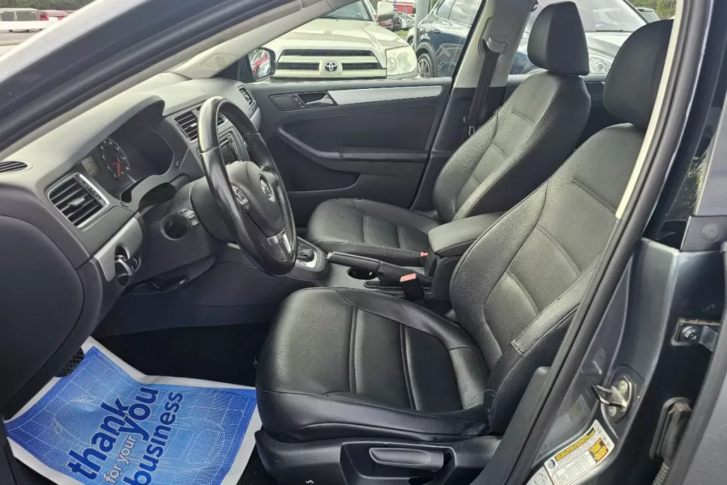 2011 Volkswagen Jetta SEL photo 1