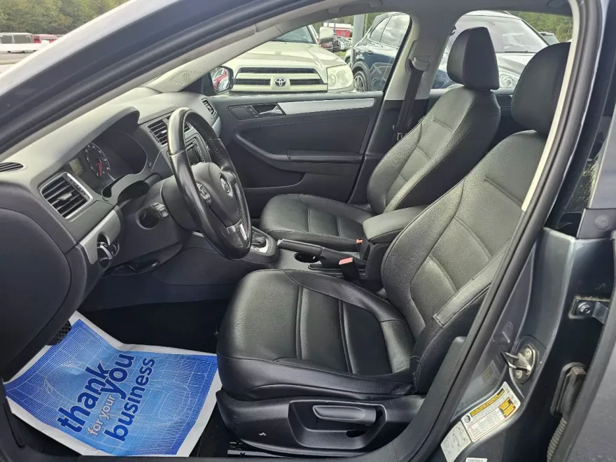 2011 Volkswagen Jetta SEL photo 1