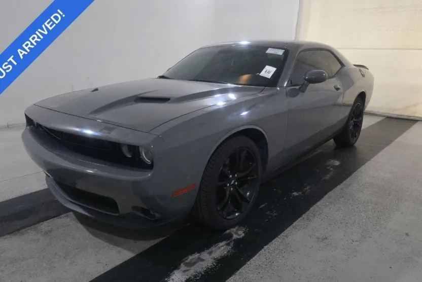 2018 Dodge Challenger R/T photo 1