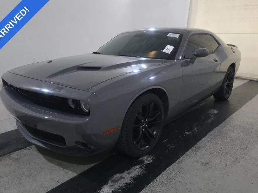 2018 Dodge Challenger R/T photo 1