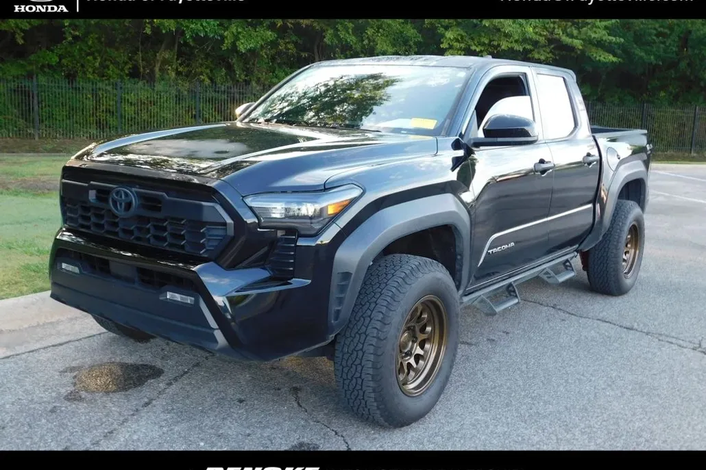 2024 Toyota Tacoma TRD Off-Road photo 1