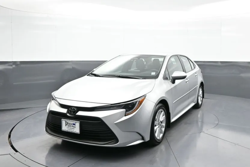 2024 Toyota Corolla LE photo 1