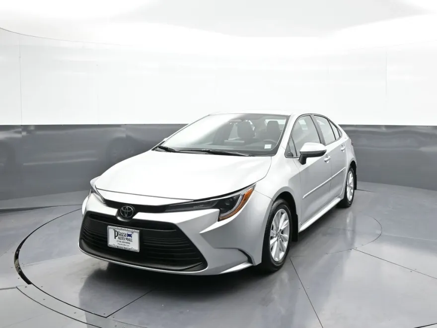 2024 Toyota Corolla LE photo 1