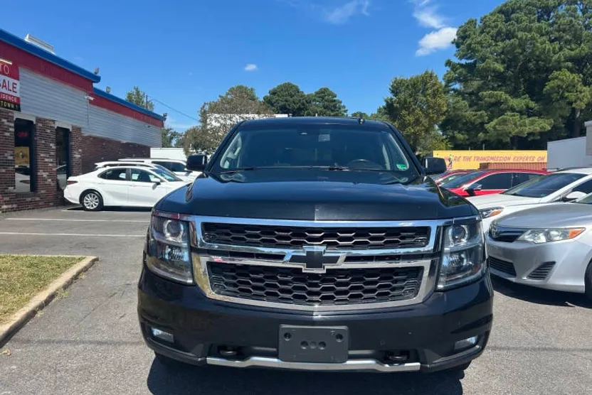 2017 Chevrolet Tahoe LT photo 1