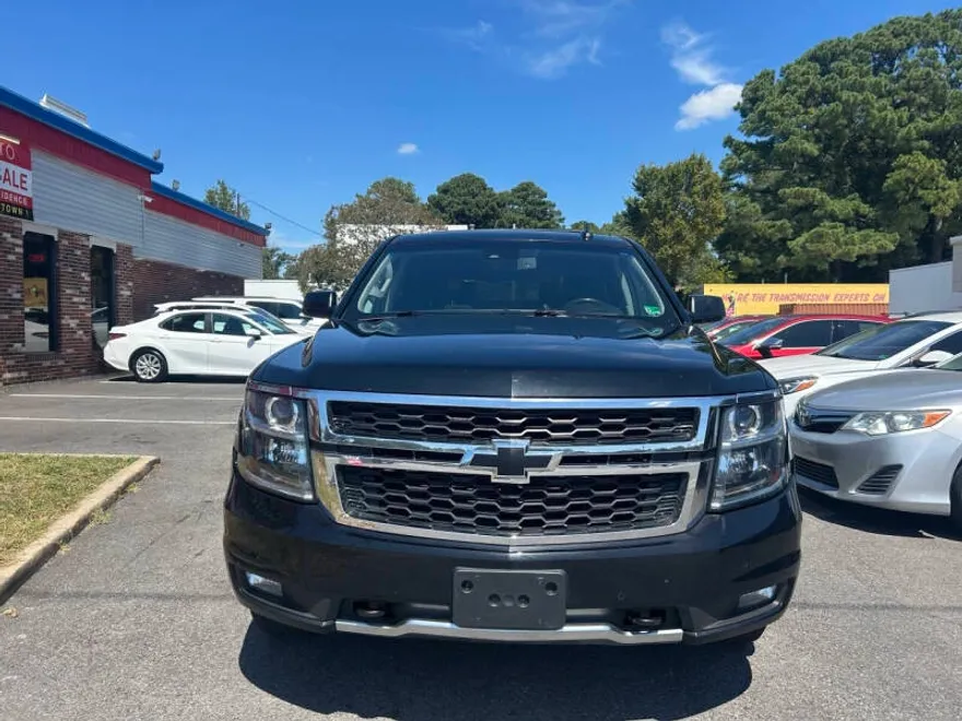 2017 Chevrolet Tahoe LT photo 1