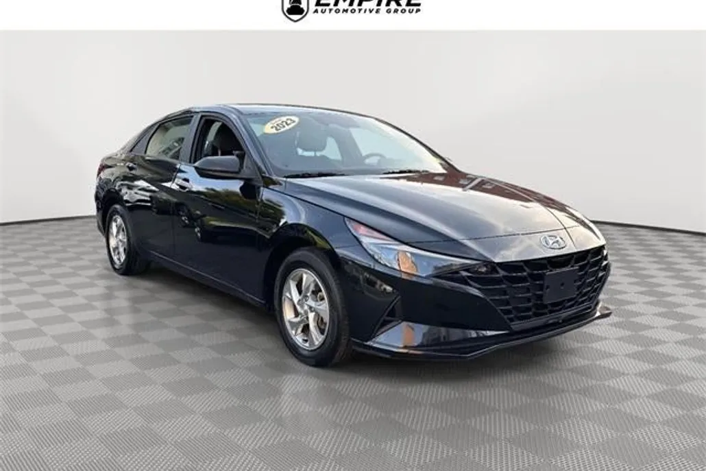 2023 Hyundai Elantra SE photo 1