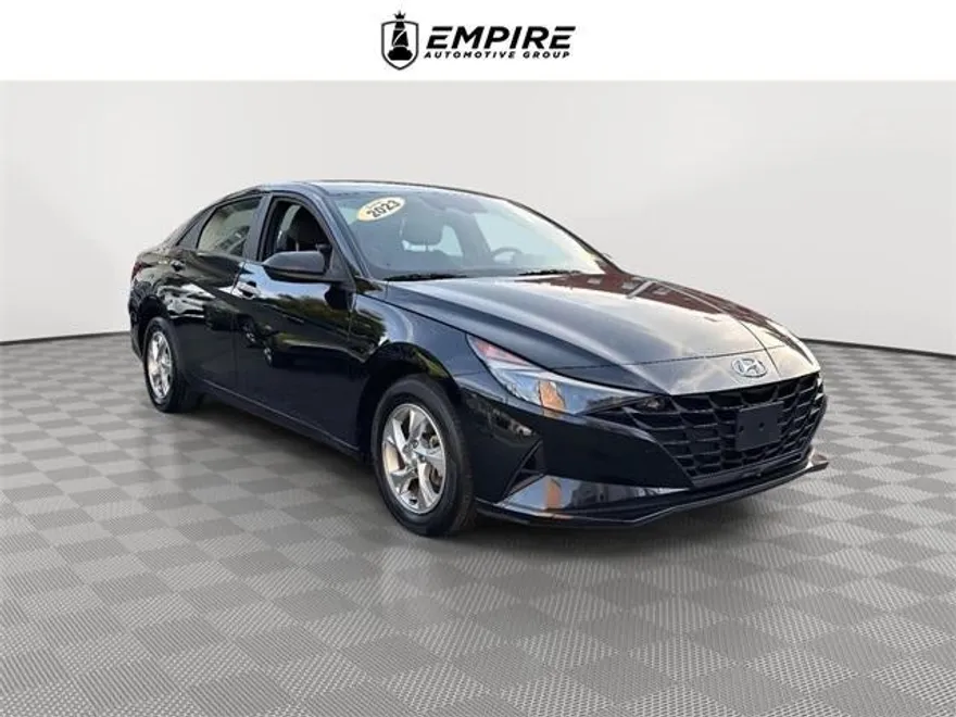2023 Hyundai Elantra SE photo 1