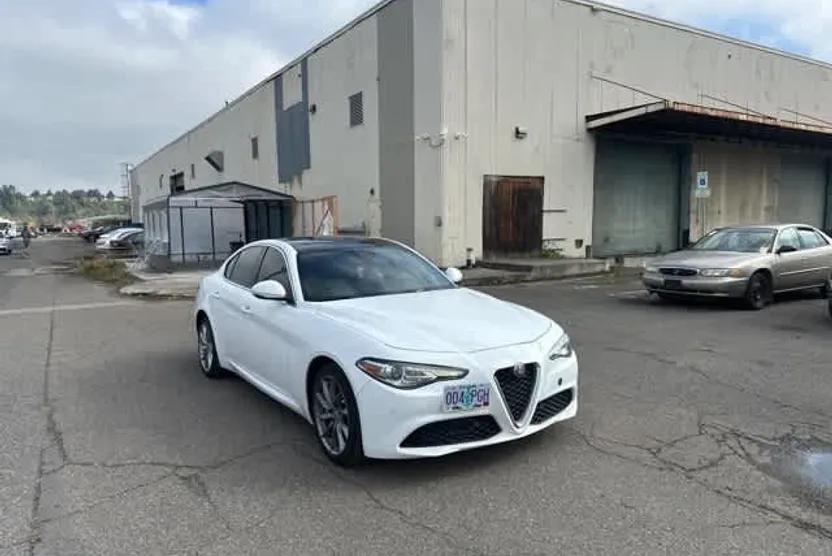 2017 Alfa Romeo Giulia Ti photo 1