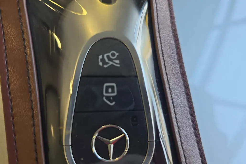 2025 Mercedes Benz C 300 photo 1