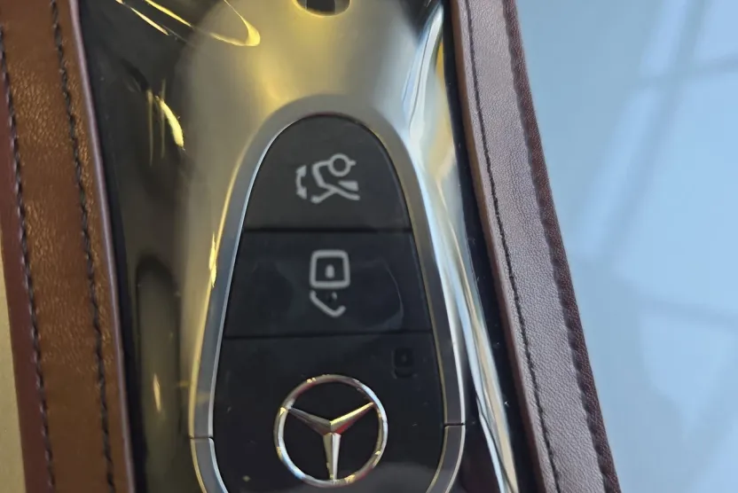 2025 Mercedes Benz C 300 photo 1