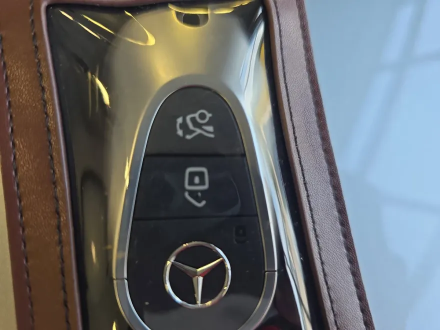 2025 Mercedes Benz C 300 photo 1
