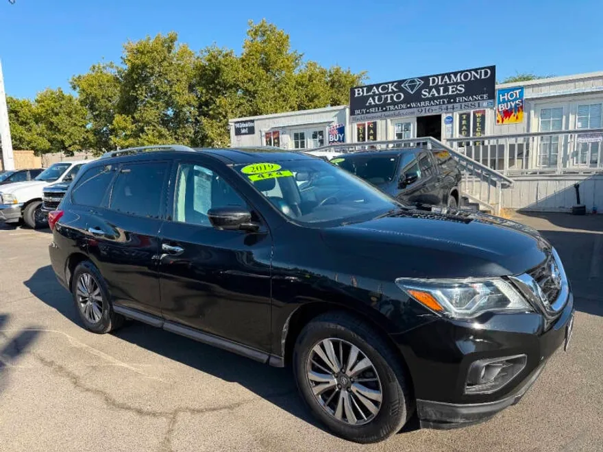2019 Nissan Pathfinder SL photo 1