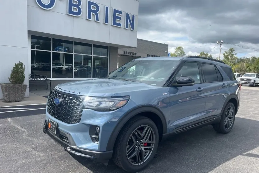 2025 Ford Explorer ST-Line photo 1