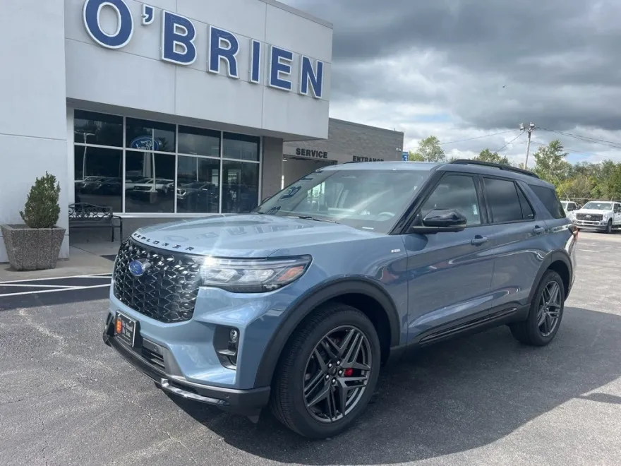 2025 Ford Explorer ST-Line photo 1