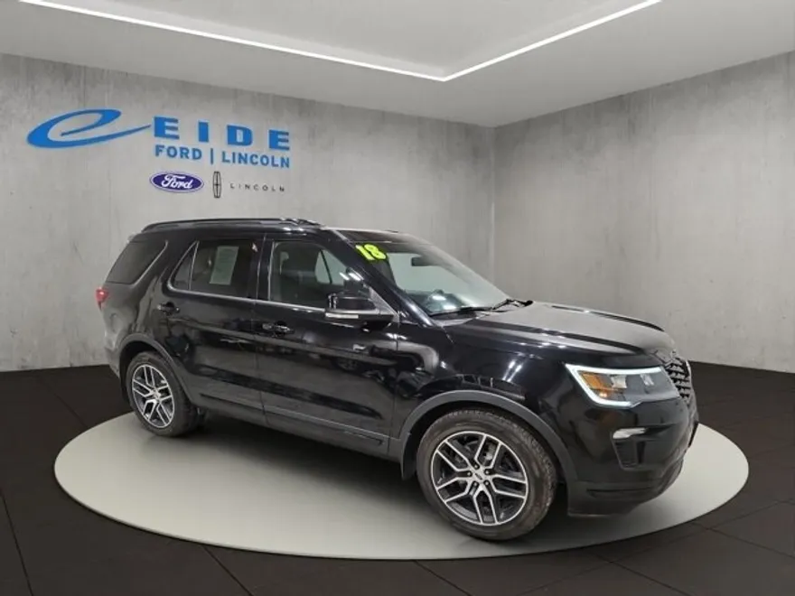 2018 Ford Explorer Sport photo 1