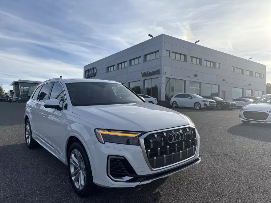 2025 Audi Q7 Premium Plus photo 1