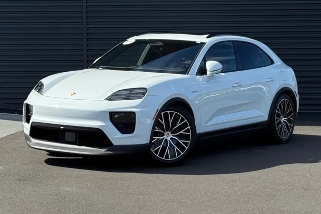 2025 Porsche Macan Electric photo 1