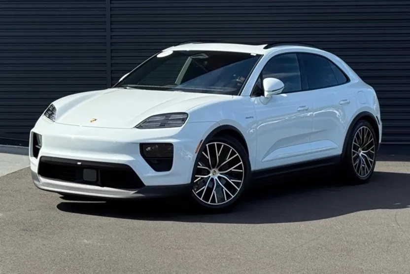 2025 Porsche Macan Electric photo 1