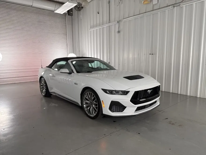 2025 Ford Mustang GT Premium photo 1