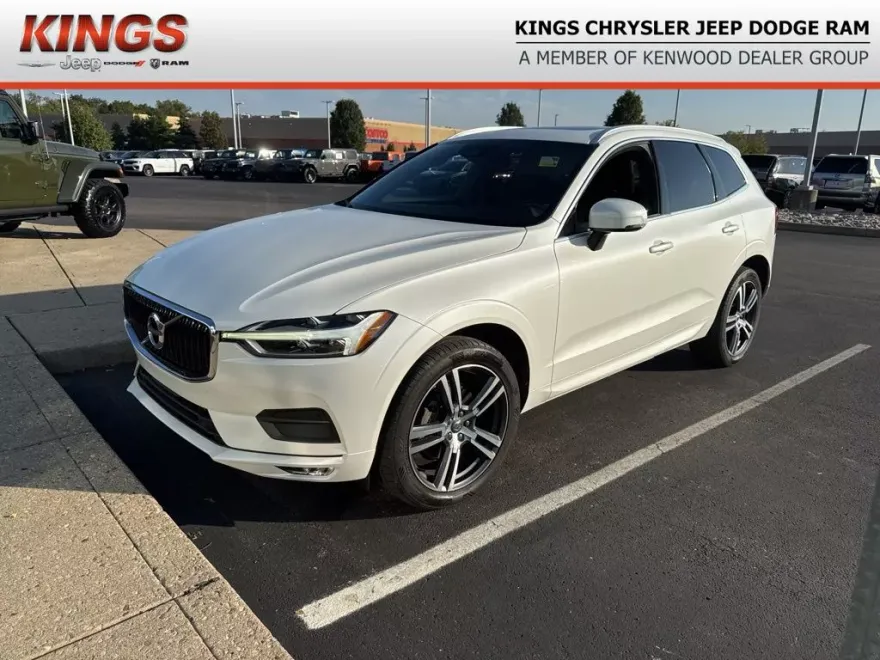 2021 Volvo XC60 T5 Momentum photo 1