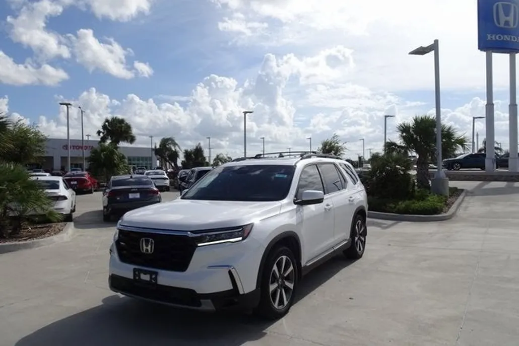 2025 Honda Pilot Touring photo 1