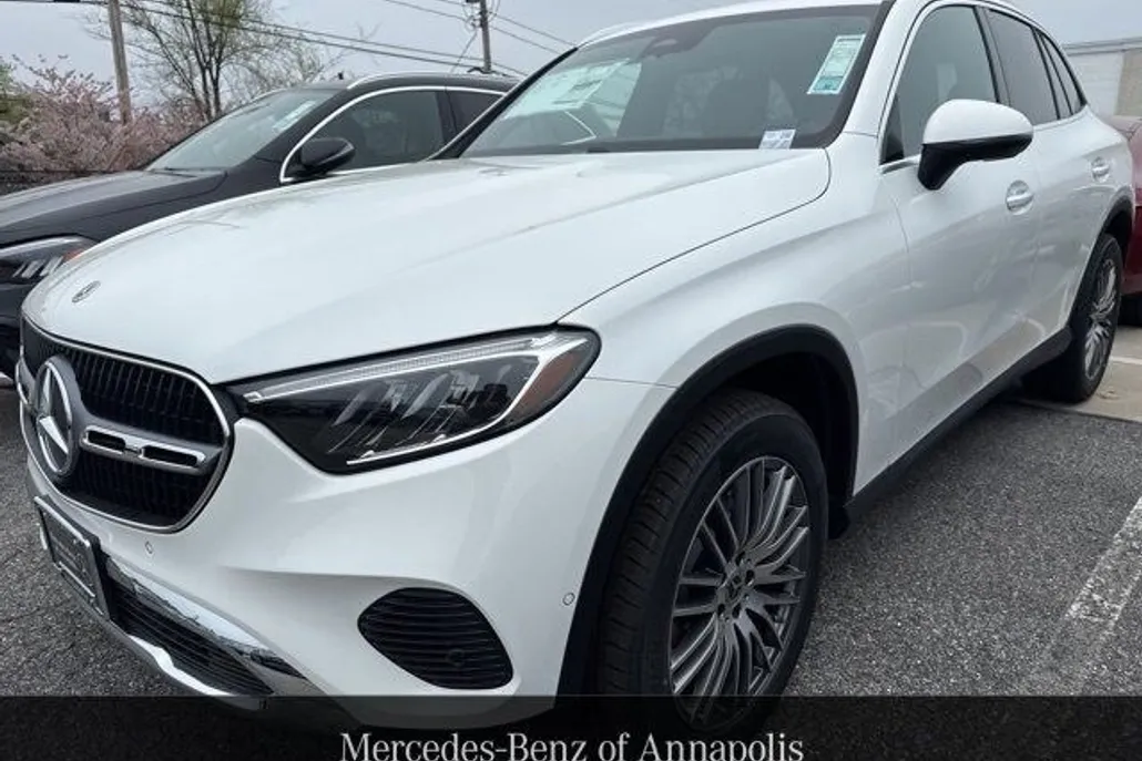 2025 Mercedes Benz GLC 300 4MATIC photo 1