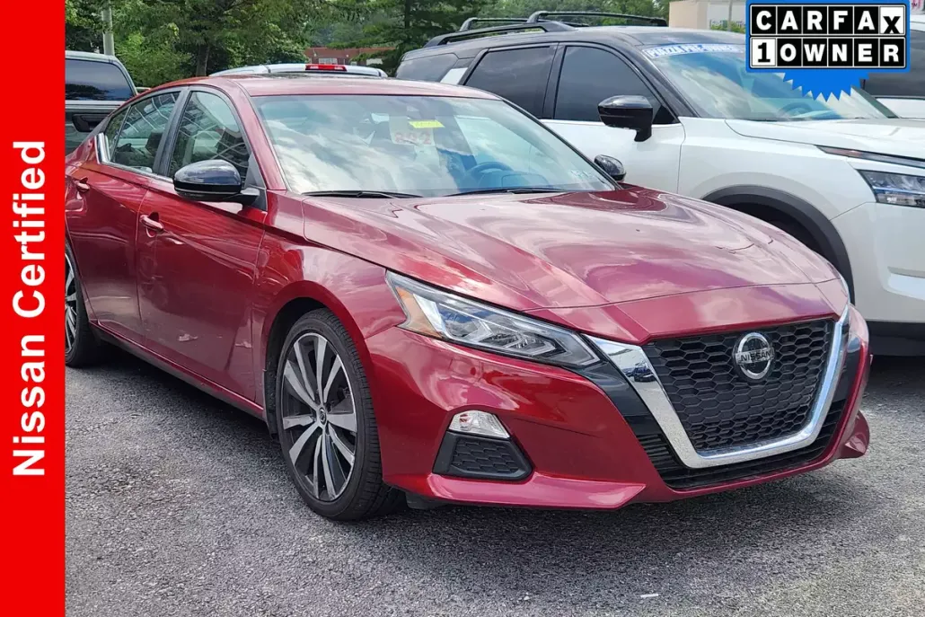 2022 Nissan Altima SR photo 1