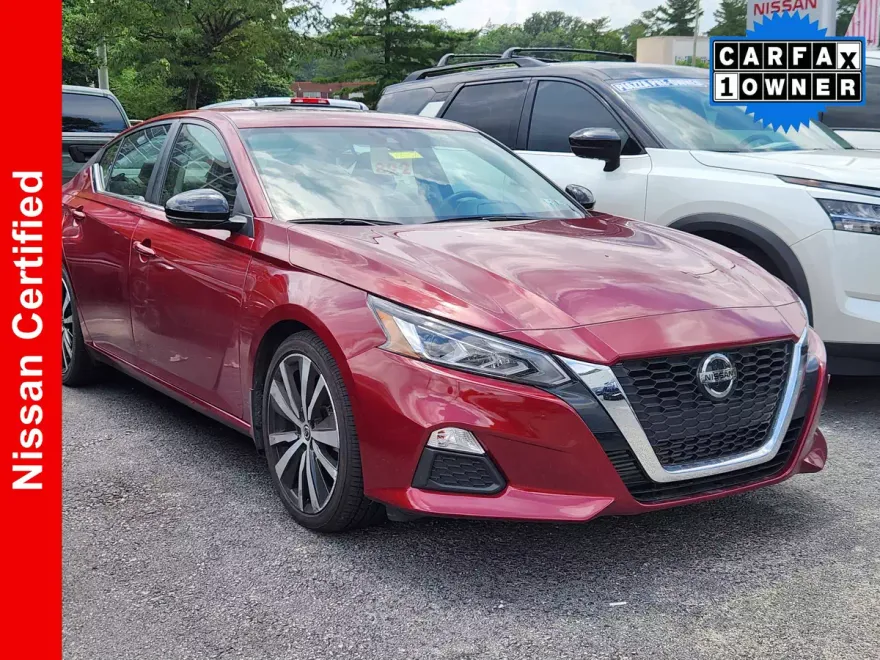 2022 Nissan Altima SR photo 1