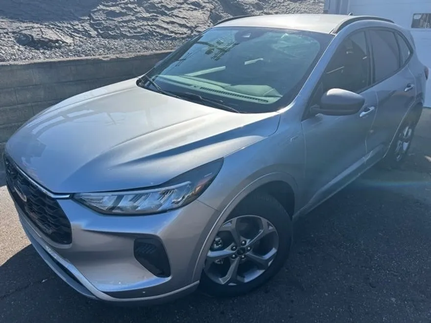 2023 Ford Escape ST-Line photo 1