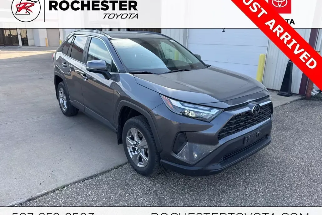 2023 Toyota RAV4 XLE photo 1