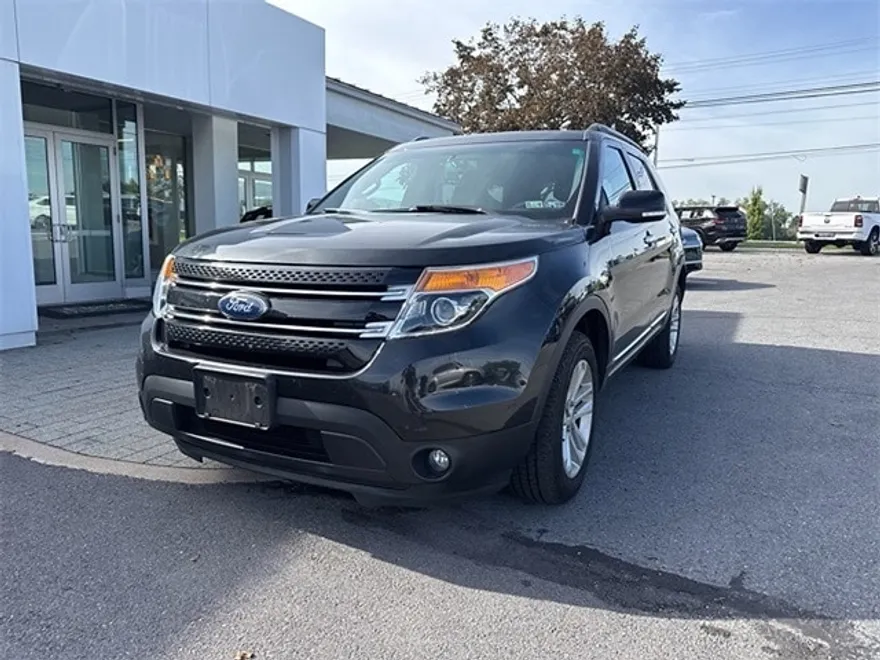 2015 Ford Explorer XLT photo 1