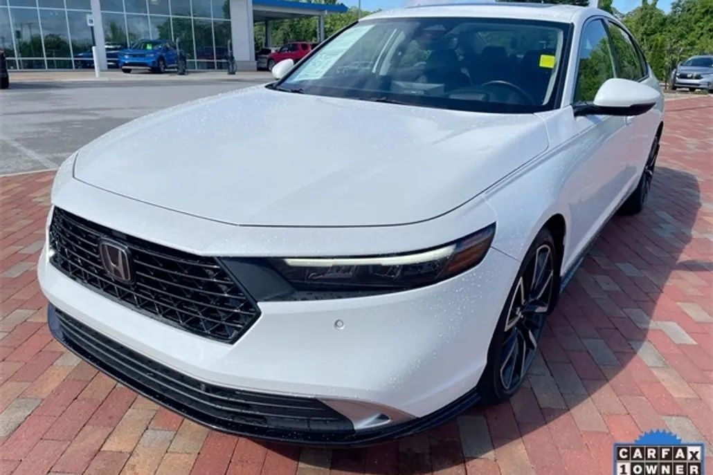 2023 Honda Accord Hybrid Touring photo 1