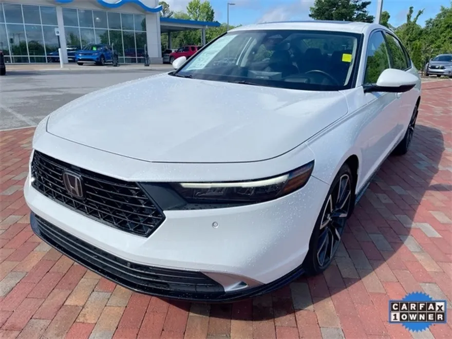 2023 Honda Accord Hybrid Touring photo 1