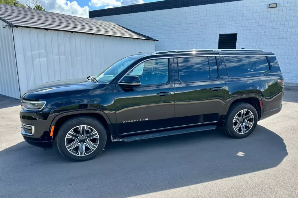 2023 Jeep Wagoneer L Series II photo 1