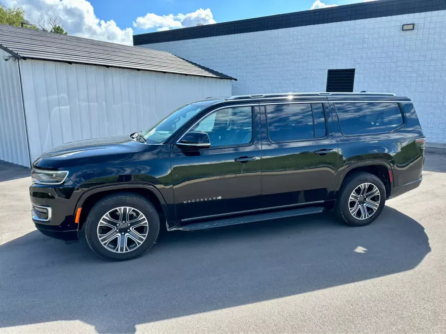 2023 Jeep Wagoneer L Series II photo 1