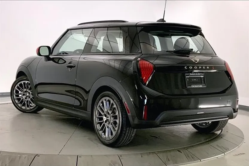 2025 Mini Cooper S Hardtop 2 Door Iconic photo 1