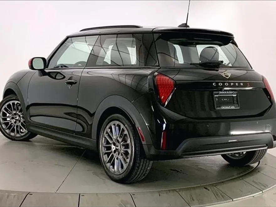 2025 Mini Cooper S Hardtop 2 Door Iconic photo 1