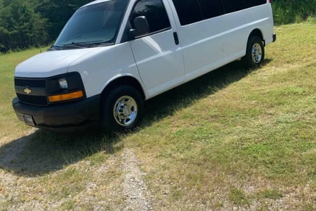 2017 Chevrolet Express LS 3500 photo 1