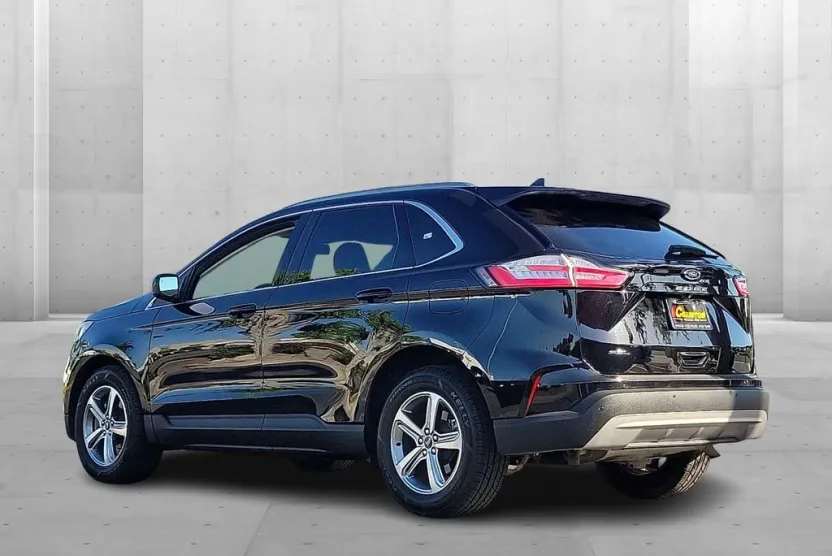 2021 Ford Edge SEL photo 1