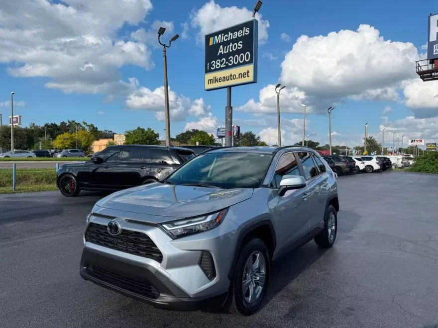 2025 Toyota RAV4 Hybrid XLE photo 1