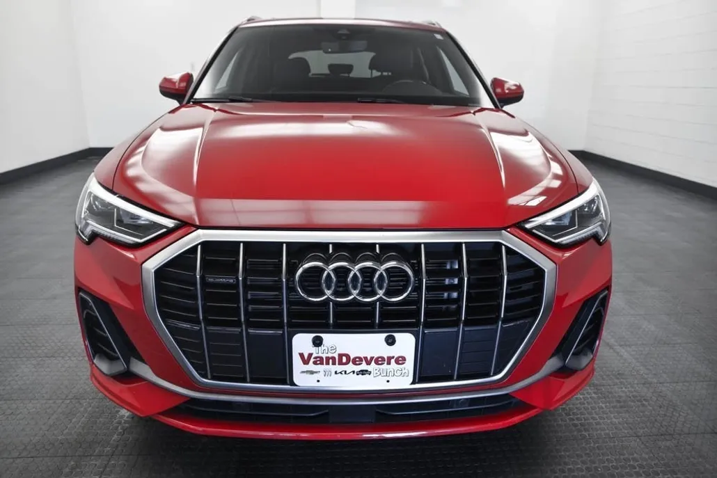 2024 Audi Q3 S line Premium photo 1