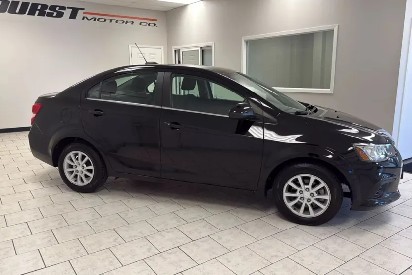 2019 Chevrolet Sonic LT photo 1